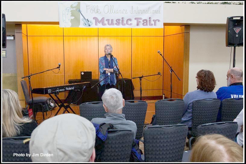 remembering-seeger_peggy-seeger_music-camp_ifac2015_03_7478